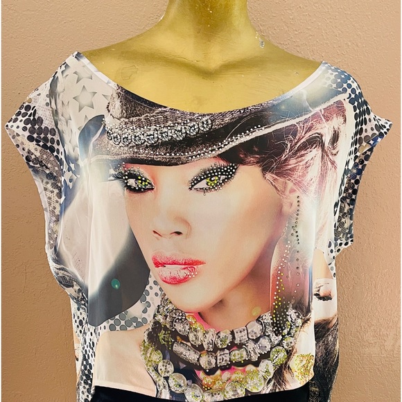 RIHANNA Fabulous NWOT Rhinestone SUBLIMATION Split Back TOP ONE-Size - Picture 7 of 11
